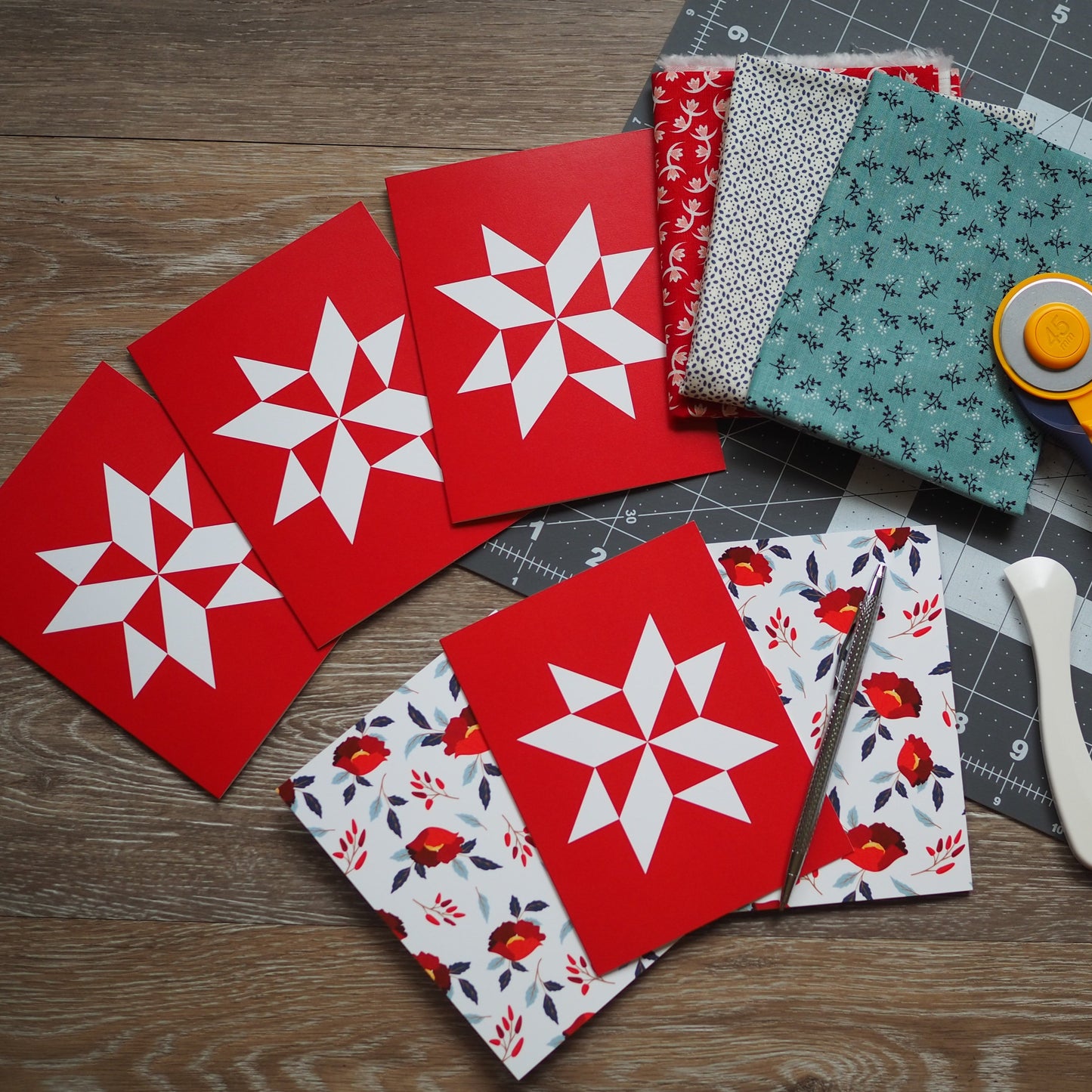 Red Floral Pinwheel Quilt Star Card